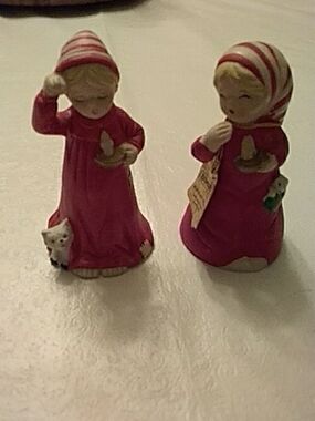 Pair of Jasco Merri-Bell Figurines Sleepy Bedtime Christmas   1978 Bisque